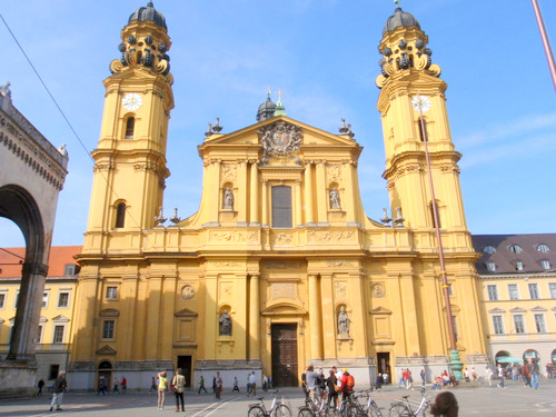 Theatinekirche.